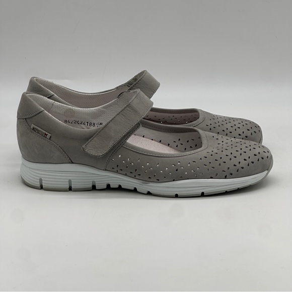 Mephisto Yelina Perf-Cloud Bucksoft 6906 Shoe. Size 9.5